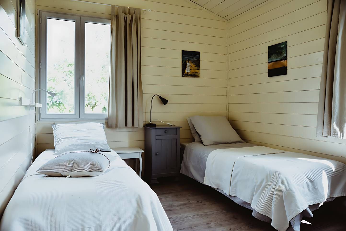 Chambre twin avec deux lits simples 80x200, étage du gîte
